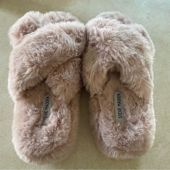 Steve Madden Blush Pink Slippers size 9/10 new without tags Faux fur soft comfy - Picture 3 of 5